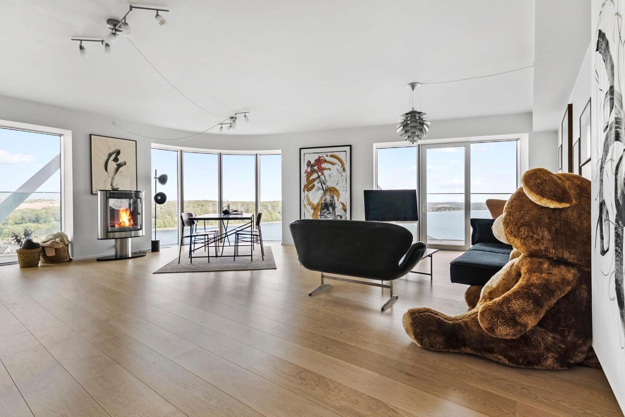 Designers Penthouse In The Clouds *